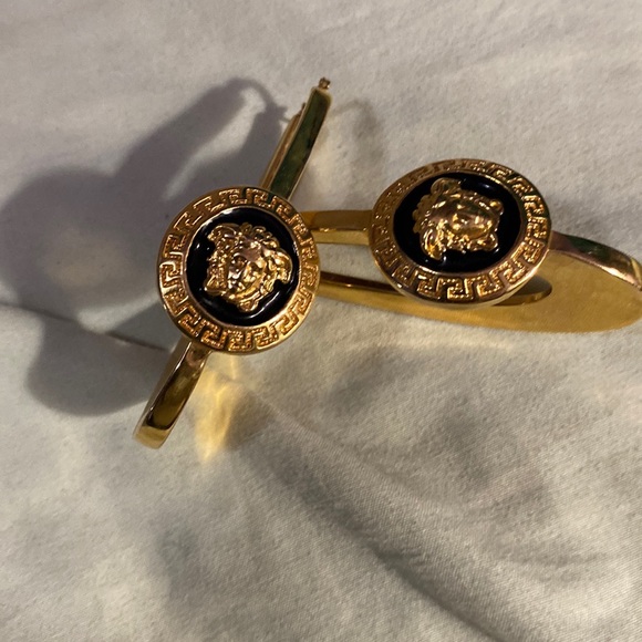 18 Karat Jewelry - 18 KARAT Gold solid